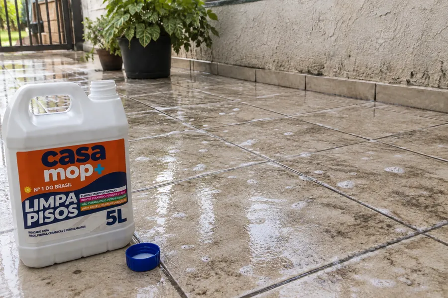 Casa Mop+ agindo no piso por 2 minutos